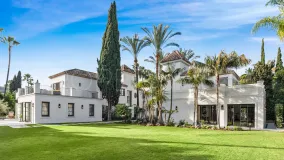 For sale Nueva Andalucia villa with 5 bedrooms