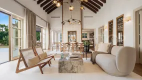 For sale Nueva Andalucia villa with 5 bedrooms