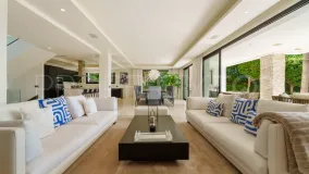 Se vende villa en Los Olivos de 6 dormitorios