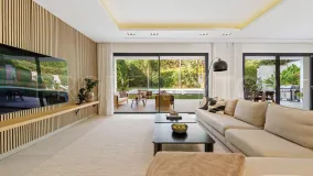 Se vende villa en Nueva Andalucia de 5 dormitorios