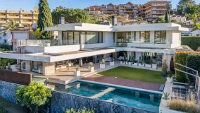Villa en venta de 7 dormitorios en Nueva Andalucia