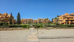 Se vende apartamento planta baja en Los Granados de Duquesa con 3 dormitorios