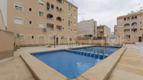 Se vende apartamento de 2 dormitorios en Torrevieja