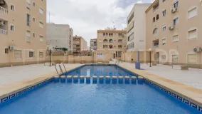 Se vende apartamento de 2 dormitorios en Torrevieja