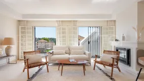 For sale town house in Aloha Pueblo with 3 bedrooms