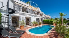 For sale town house in Aloha Pueblo with 3 bedrooms