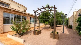 Chalet a la venta en El Chaparral de 6 dormitorios