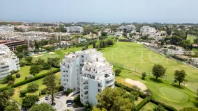 Se vende apartamento de 2 dormitorios en Guadalmina Alta