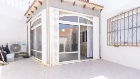Apartamento planta baja a la venta en Torrevieja con 3 dormitorios