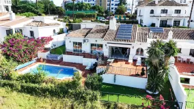 For sale semi detached villa in La Duquesa
