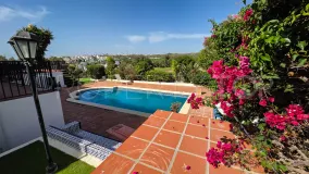 For sale semi detached villa in La Duquesa