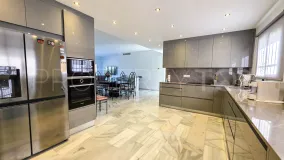 For sale semi detached villa in La Duquesa