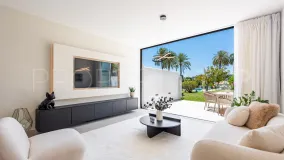 Town house for sale in Nueva Andalucia with 4 bedrooms