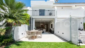 Town house for sale in Nueva Andalucia with 4 bedrooms
