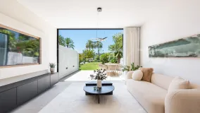Town house for sale in Nueva Andalucia with 4 bedrooms