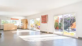 Se vende villa de 3 dormitorios en Estepona