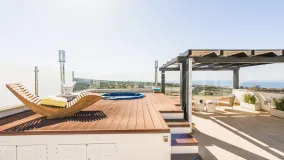 Ático en venta en Marbella Este de 3 dormitorios