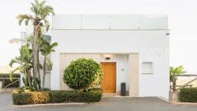 Ático en venta en Marbella Este de 3 dormitorios