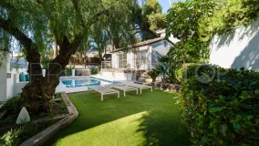 Villa en venta de 6 dormitorios en Nueva Andalucia