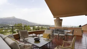 Se vende Ático en Magna Marbella con 4 dormitorios