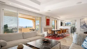 Duplex penthouse with 4 bedrooms for sale in Aloha Park