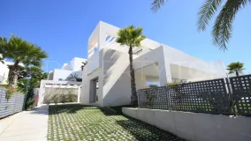 Buy Marbella City villa with 5 bedrooms