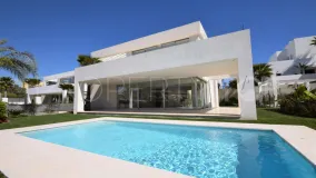 Buy Marbella City villa with 5 bedrooms