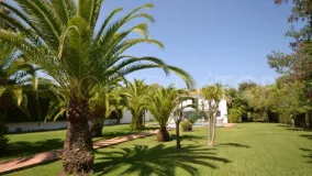 For sale 6 bedrooms villa in Guadalmina Baja