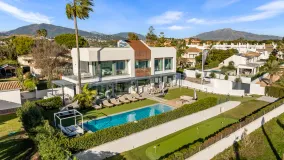 For sale villa in New Golden Mile