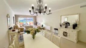 Comprar apartamento con 2 dormitorios en Marbella - Puerto Banus