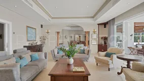 For sale 7 bedrooms villa in Nueva Andalucia