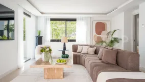 Villa for sale in Los Naranjos Hill Club with 6 bedrooms