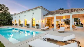 For sale 6 bedrooms villa in Nueva Andalucia