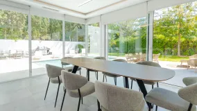 Buy villa with 6 bedrooms in Nueva Andalucia