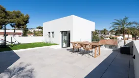 Buy 3 bedrooms villa in Nueva Andalucia
