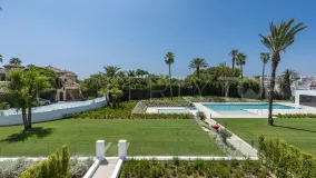 Comprar villa de 4 dormitorios en Vilas 6