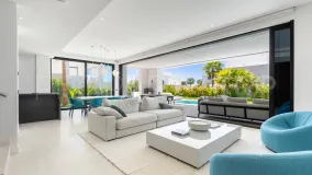 For sale La Finca de Marbella villa with 5 bedrooms