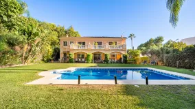 Se vende villa en Atalaya de Rio Verde con 5 dormitorios