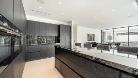 Buy villa in Las Lomas del Marbella Club
