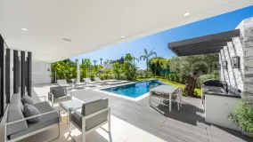 Buy villa in Las Lomas del Marbella Club