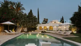 Se vende villa en Nueva Andalucia con 4 dormitorios