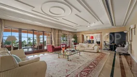 Buy villa in Sierra Blanca with 7 bedrooms