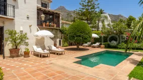 Villa pareada en venta en Marbella Hill Club con 3 dormitorios