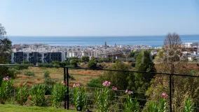Se vende apartamento planta baja en Estepona de 4 dormitorios