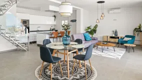 For sale penthouse with 3 bedrooms in Estepona