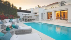 Villa de 5 dormitorios en venta en Nueva Andalucia