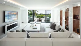 Villa de 5 dormitorios en venta en Nueva Andalucia