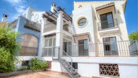 Town house for sale in Los Arqueros with 4 bedrooms