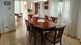 Adosado en venta en Estepona Centro con 4 dormitorios
