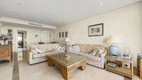 Ático de 3 dormitorios en venta en Benahavis